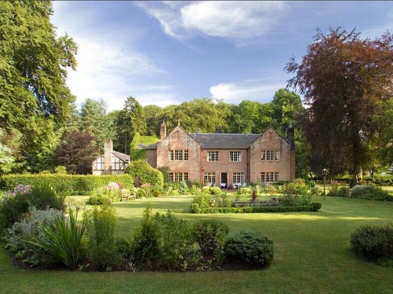 Closeburn, Closeburn for sale - Primary Photo - Image 1 of 1