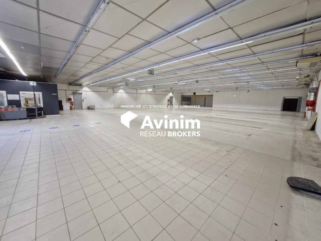 Retail in Claye Souilly to rent Interior Photo- Image 1 of 3