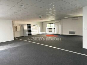Office in Villeurbanne to rent Interior Photo- Image 1 of 6
