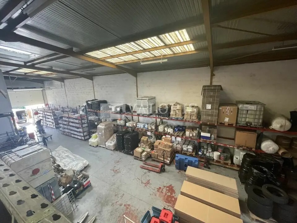 Light Industrial in Vénissieux to rent Interior Photo- Image 1 of 11