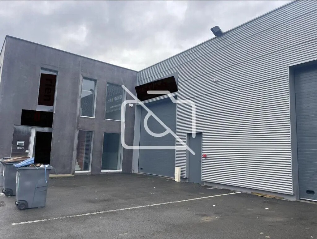 Location Local d'activités 377 m² - Photo 1