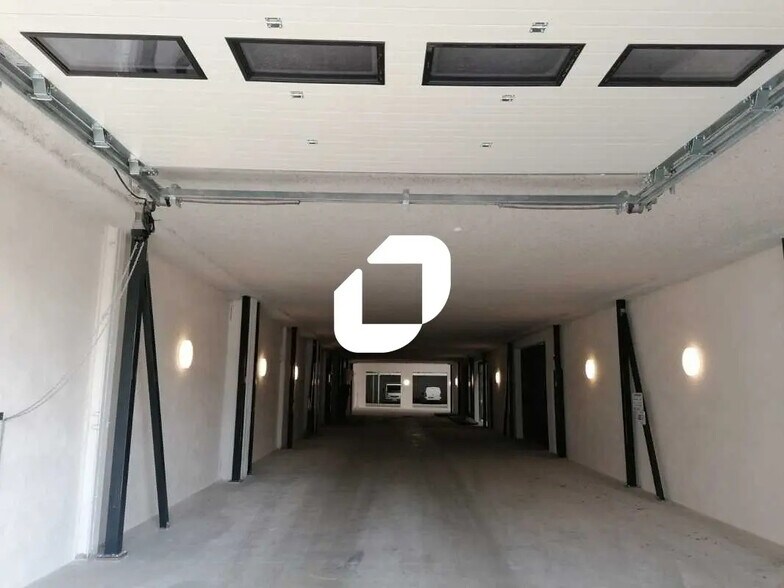 1860 Route De Frans, Villefranche-sur-Saône to rent - Building Photo - Image 3 of 11