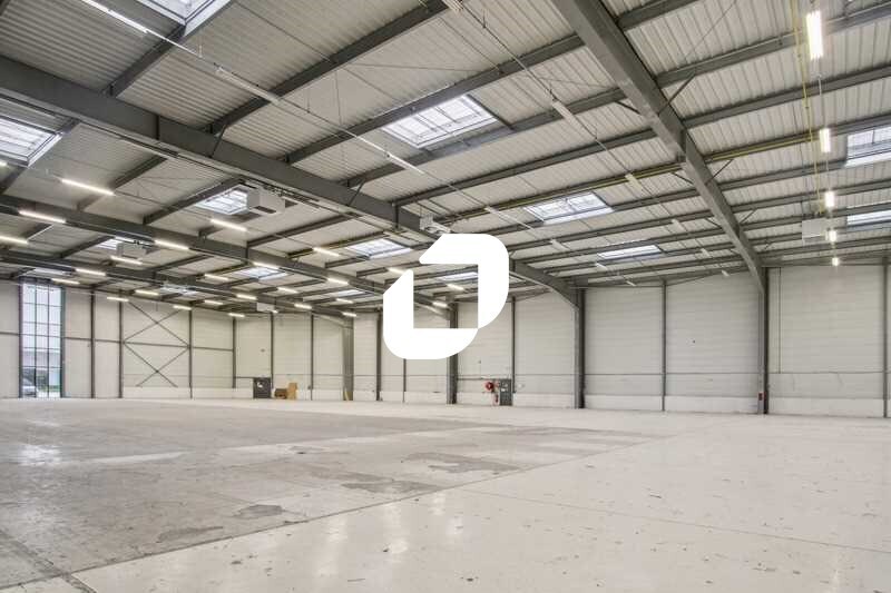 Light Industrial in Le Mesnil-Amelot to rent - Interior Photo - Image 1 of 30