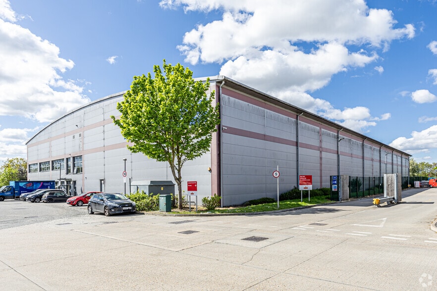 Auriol Dr, Greenford to rent - Primary Photo - Image 2 of 25