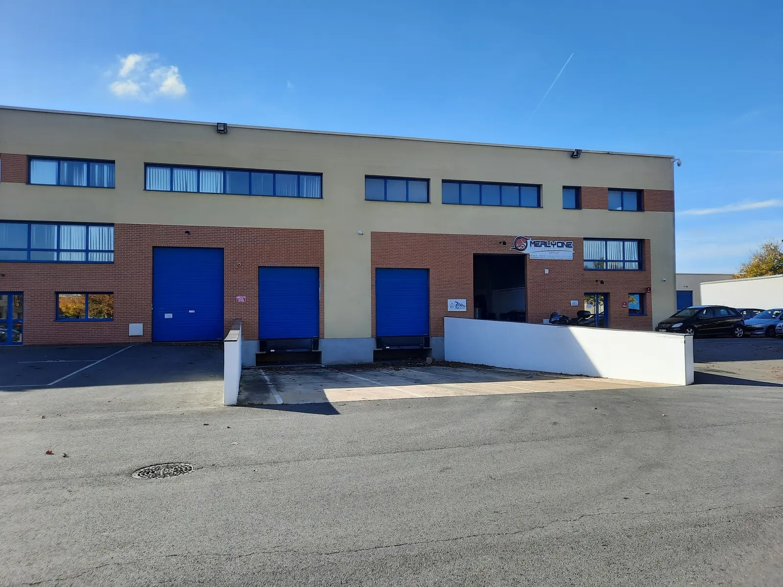Light Industrial in Lieusaint to rent Building Photo- Image 1 of 5