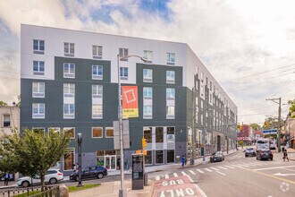 38 Victory Blvd, Staten Island, NY to rent Building Photo- Image 2 of 4