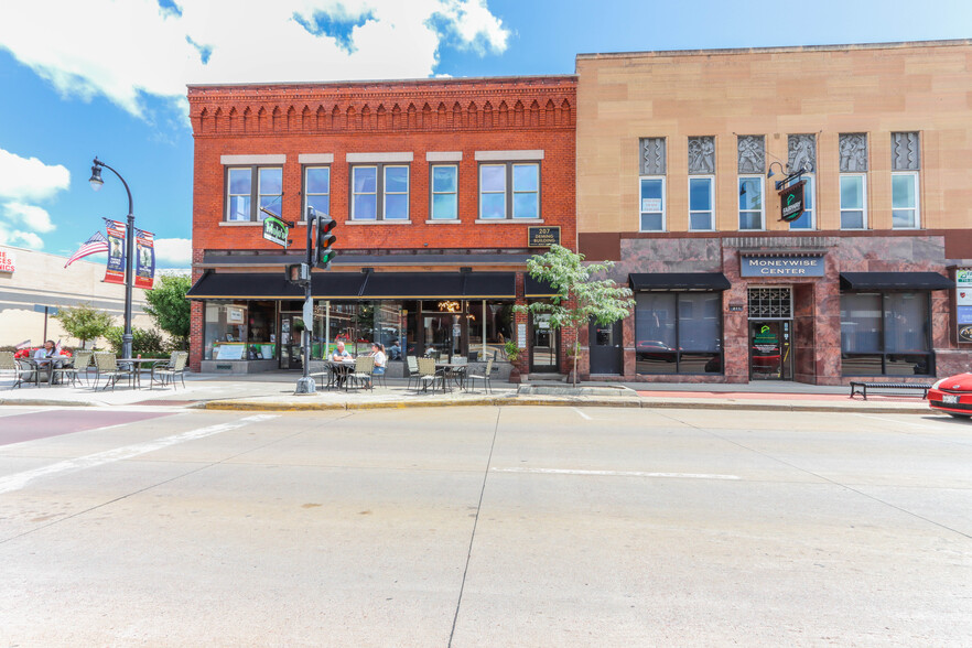 207 S Central Ave, Marshfield, WI for sale - Primary Photo - Image 1 of 1