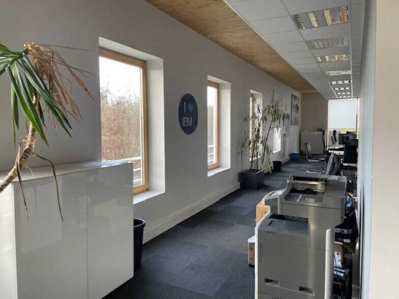 Office in Sainghin-en-Mélantois to rent - Interior Photo - Image 2 of 5