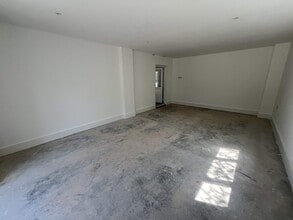 Bess Park Rd, Wadebridge to rent Interior Photo- Image 2 of 5