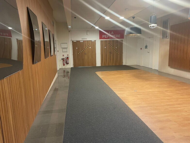 Office in Saint-Denis to rent - Building Photo - Image 1 of 26