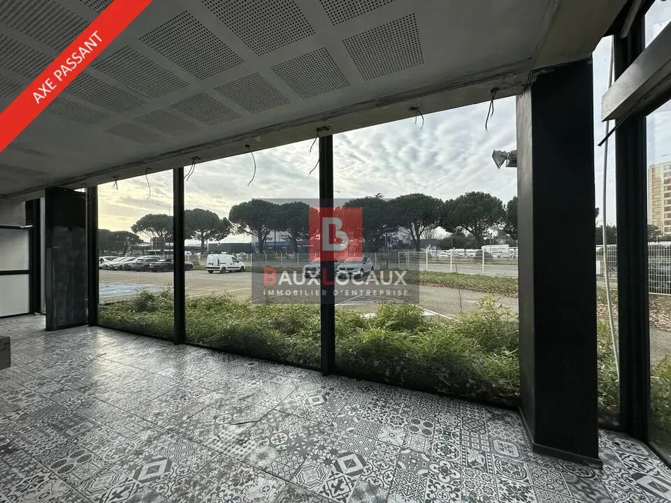 Location Commerce 301 m² - Photo 1