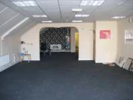 102-104 Victoria St, Grimsby to rent - Building Photo - Image 2 of 3