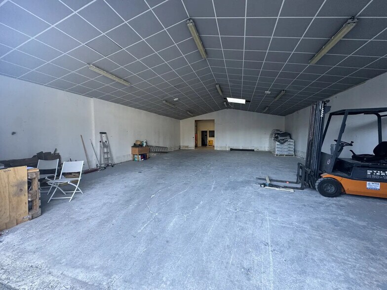 Industrial in Le Muy for sale - Building Photo - Image 3 of 12