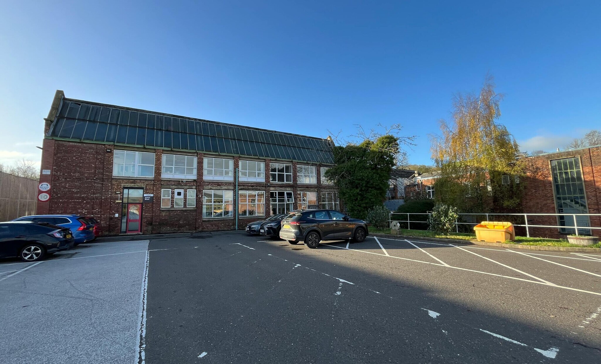 Hayfield Rd, High Peak to rent Primary Photo- Image 1 of 10