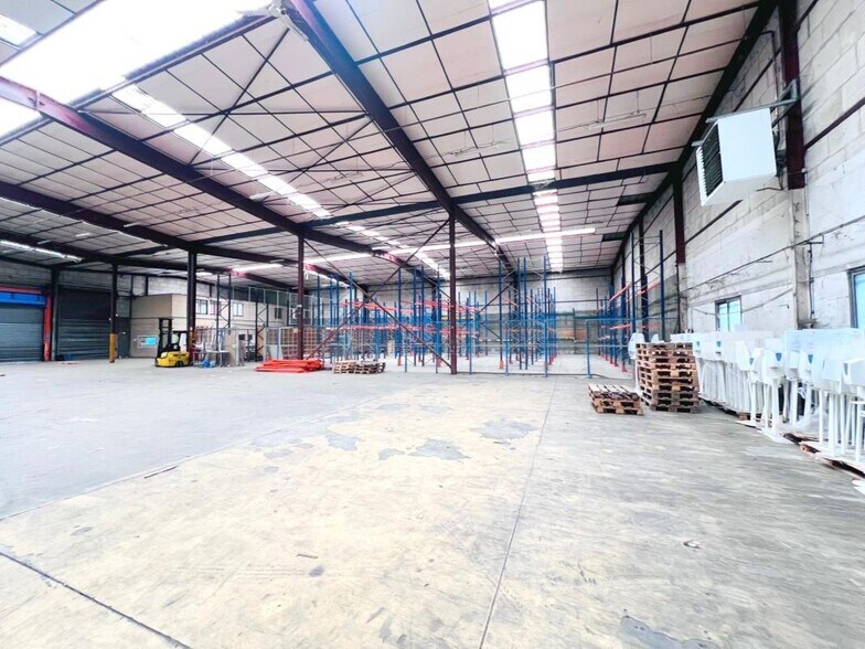 Light Industrial in Plaisir to rent - Building Photo - Image 3 of 9