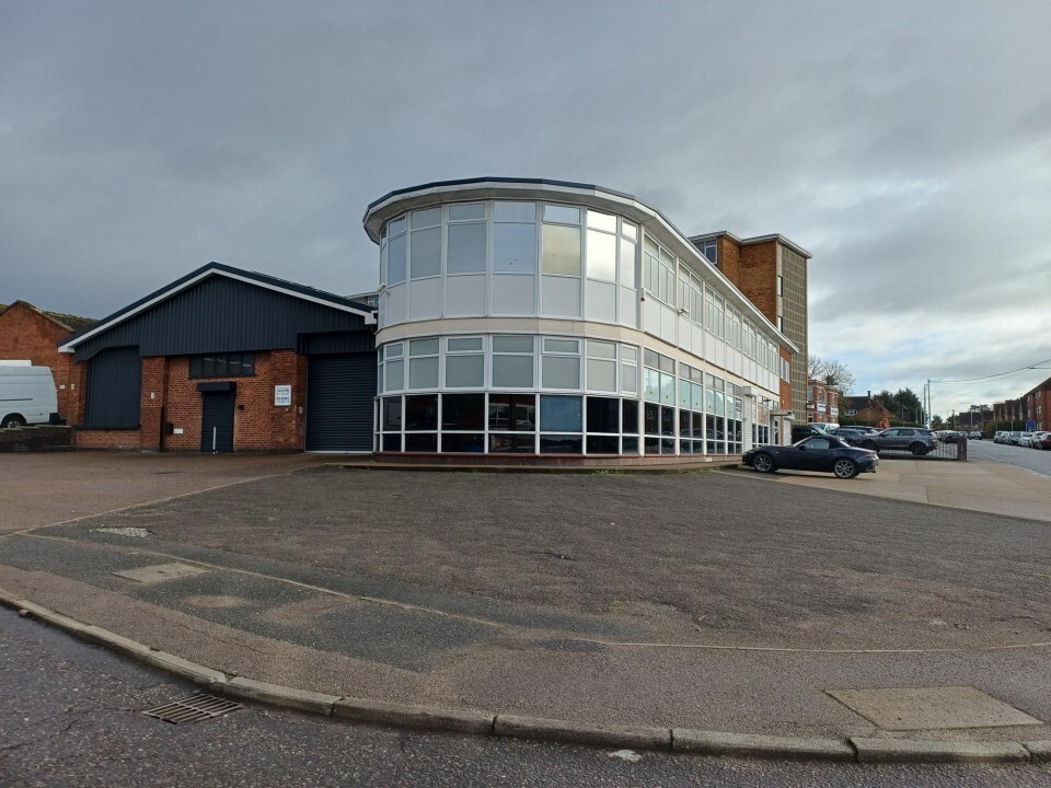 14-16 Iliffe Av, Oadby to rent Primary Photo- Image 1 of 6