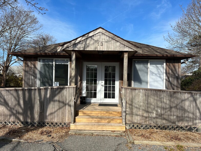 13 Falmouth Heights Rd, Falmouth, MA for sale - Building Photo - Image 1 of 1