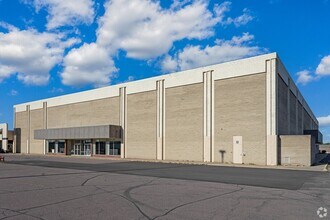 308 S State St, Fairmont, MN to rent Interior Photo- Image 2 of 6