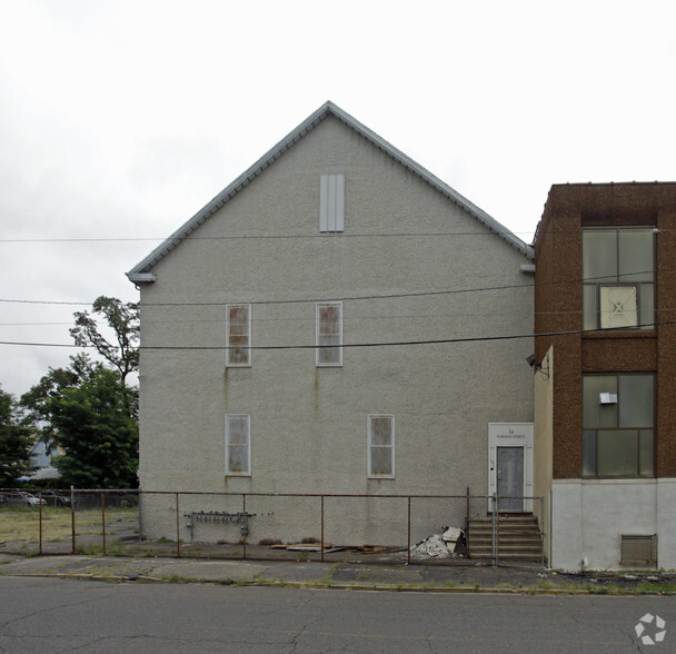 34 Norman St, Bridgeport, CT for rent - Primary Photo - Image 1 of 2