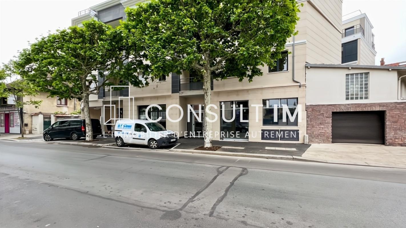 Retail in Saint-Maur-des-Fossés to rent Building Photo- Image 1 of 6