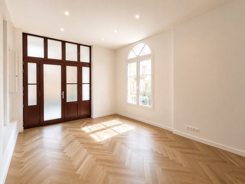 Office in Paris for sale - Interior Photo - Image 2 of 3