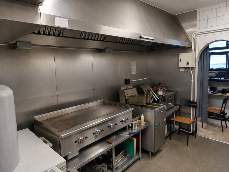 197 Uppingham Rd, Leicester for sale - Interior Photo - Image 3 of 5