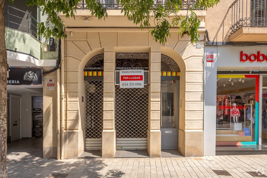 Plaça Olles, 12, Granollers, Barcelona to rent - Building Photo - Image 2 of 3
