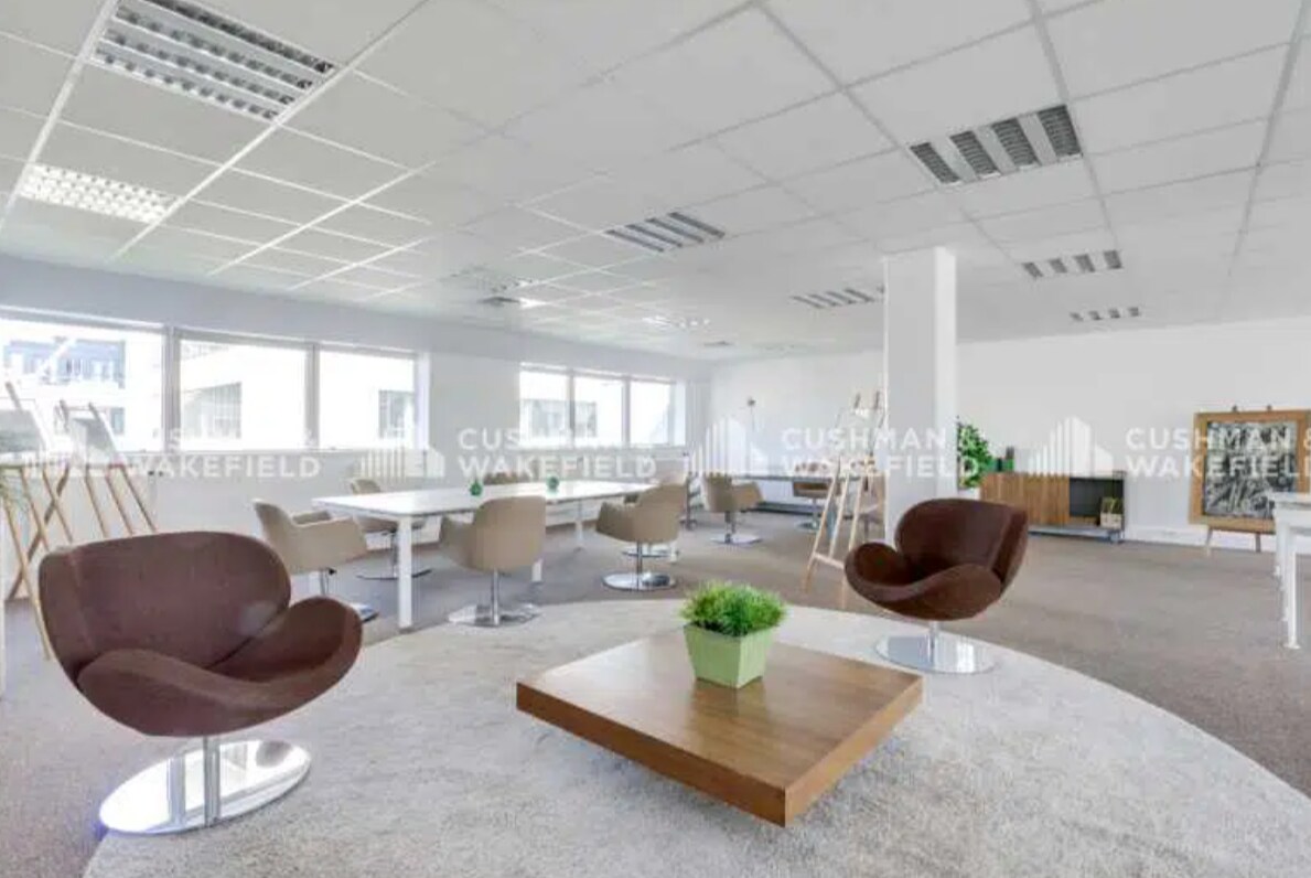 2-12 Rue du Chemin des Femmes, Massy to rent Interior Photo- Image 1 of 9