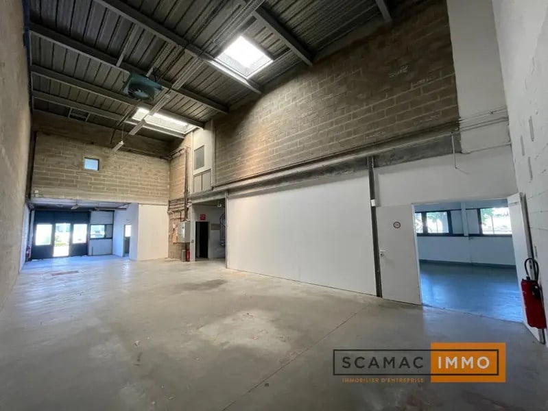 Industrial in Fresnes to rent Building Photo- Image 1 of 11