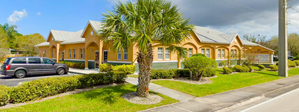 439 SE Port St Lucie Blvd, Port Saint Lucie, FL for rent Building Photo- Image 1 of 7