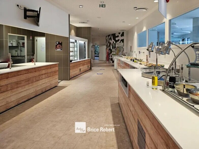 81 Rue Sans Souci, Limonest to rent - Interior Photo - Image 3 of 9
