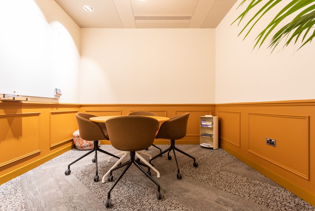 2 Leman St, London to rent Interior Photo- Image 1 of 1