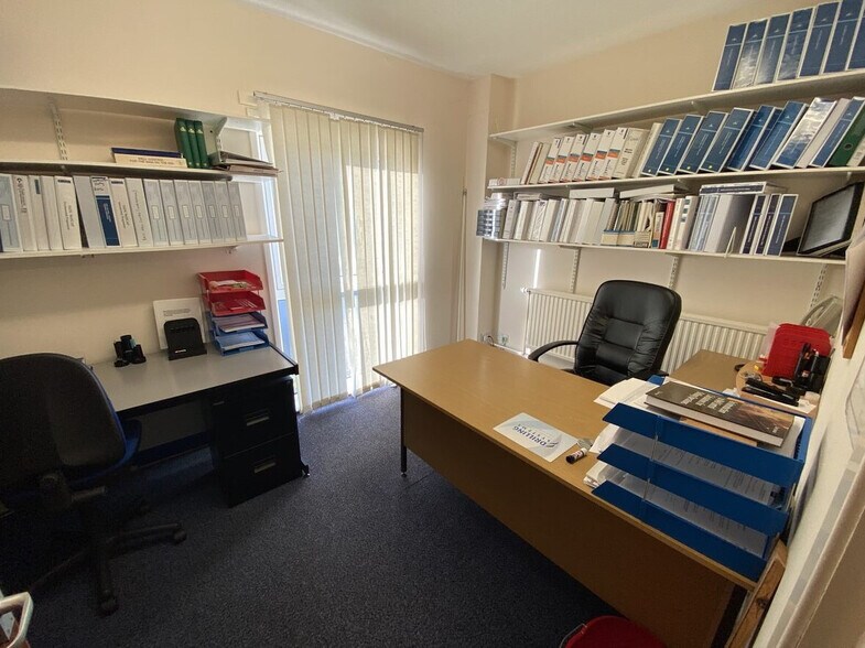 1A Silverburn Cres, Aberdeen to rent - Building Photo - Image 2 of 5