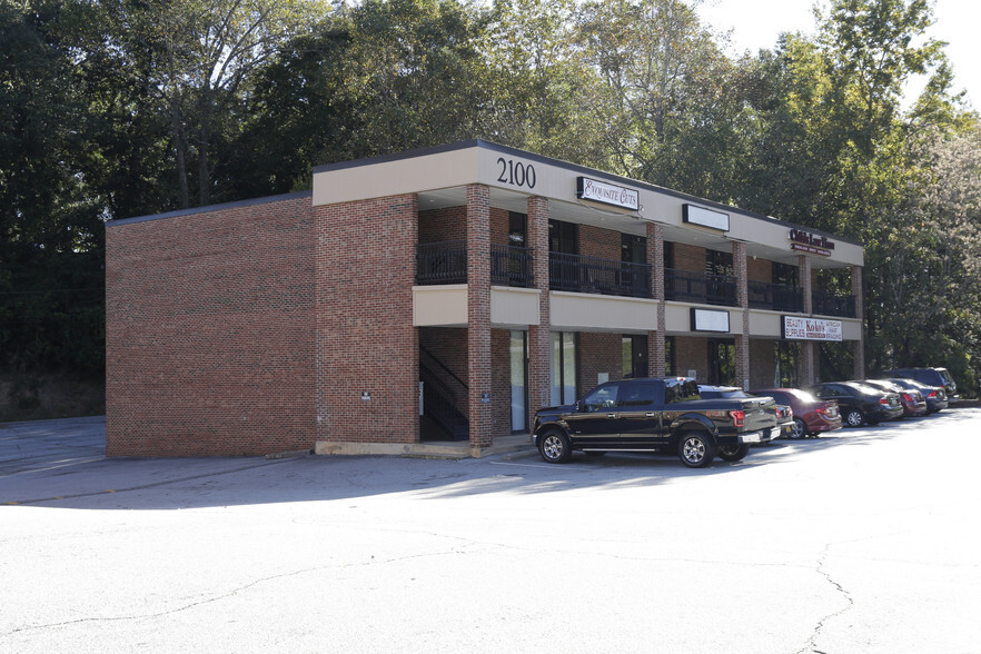 2100 Poinsett Hwy, Greenville, SC for rent - Primary Photo - Image 1 of 23