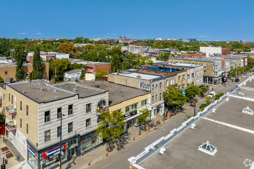 1563-1567 Av Du Mont-Royal E, Montréal, QC for rent - Aerial - Image 2 of 12