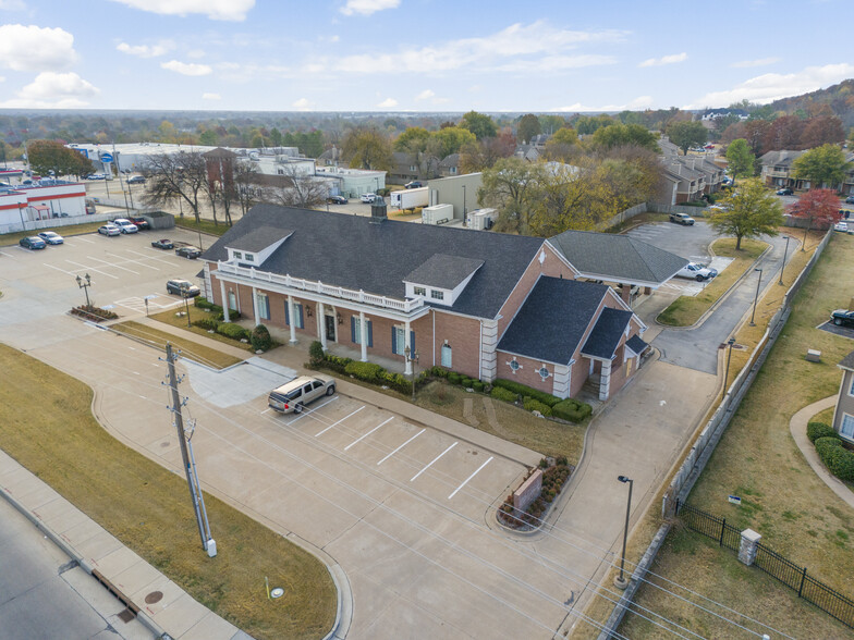 6130 E 81st St, Tulsa, OK for rent - Building Photo - Image 3 of 24