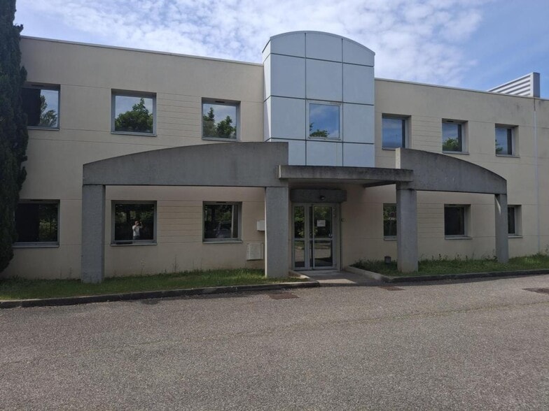 Light Industrial in Saint-Priest for sale - Building Photo - Image 2 of 5