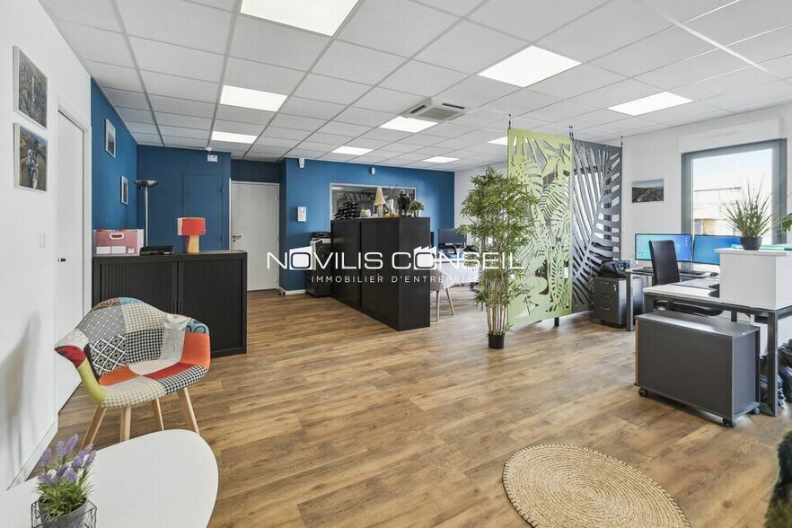 Light Industrial in Castanet-Tolosan for sale - Interior Photo - Image 2 of 8