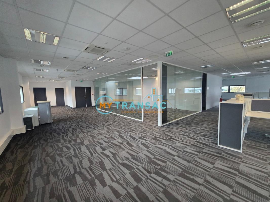 Office in Ivry-sur-Seine to rent Interior Photo- Image 1 of 7