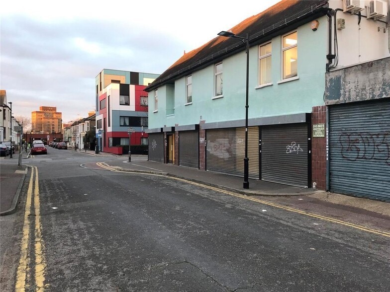 55-57 Queens Rd, Southend On Sea to rent - Building Photo - Image 2 of 15