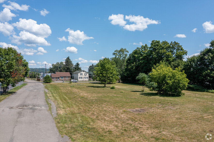 157 Oakdale Rd, Johnson City, NY for sale - Building Photo - Image 3 of 8