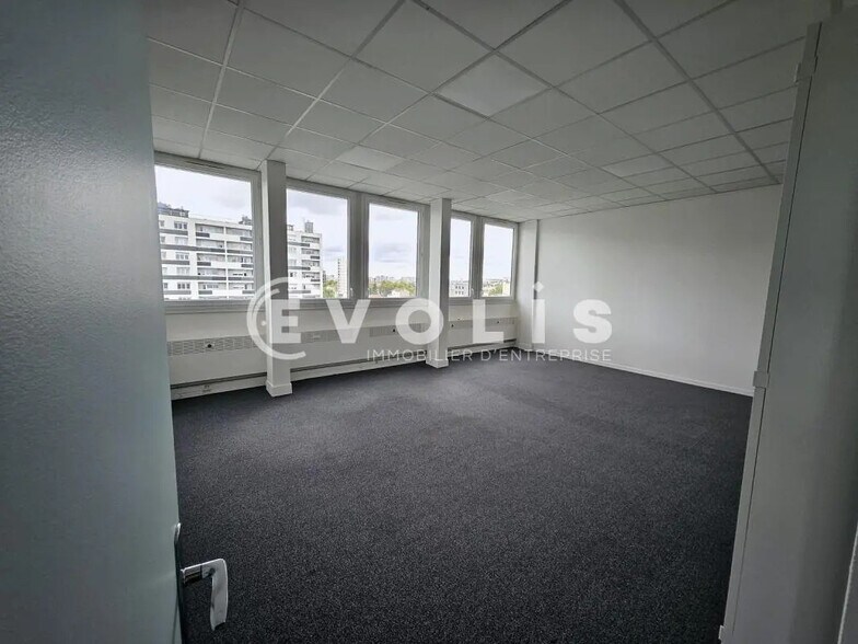 Office in Bagneux to rent - Building Photo - Image 2 of 30