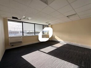 1 Rue De La Croix Des Maheux, Cergy to rent Interior Photo- Image 2 of 12