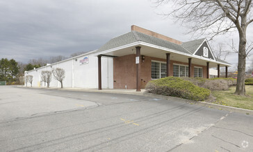 21 N Country Rd, Rocky Point, NY for sale Primary Photo- Image 1 of 32