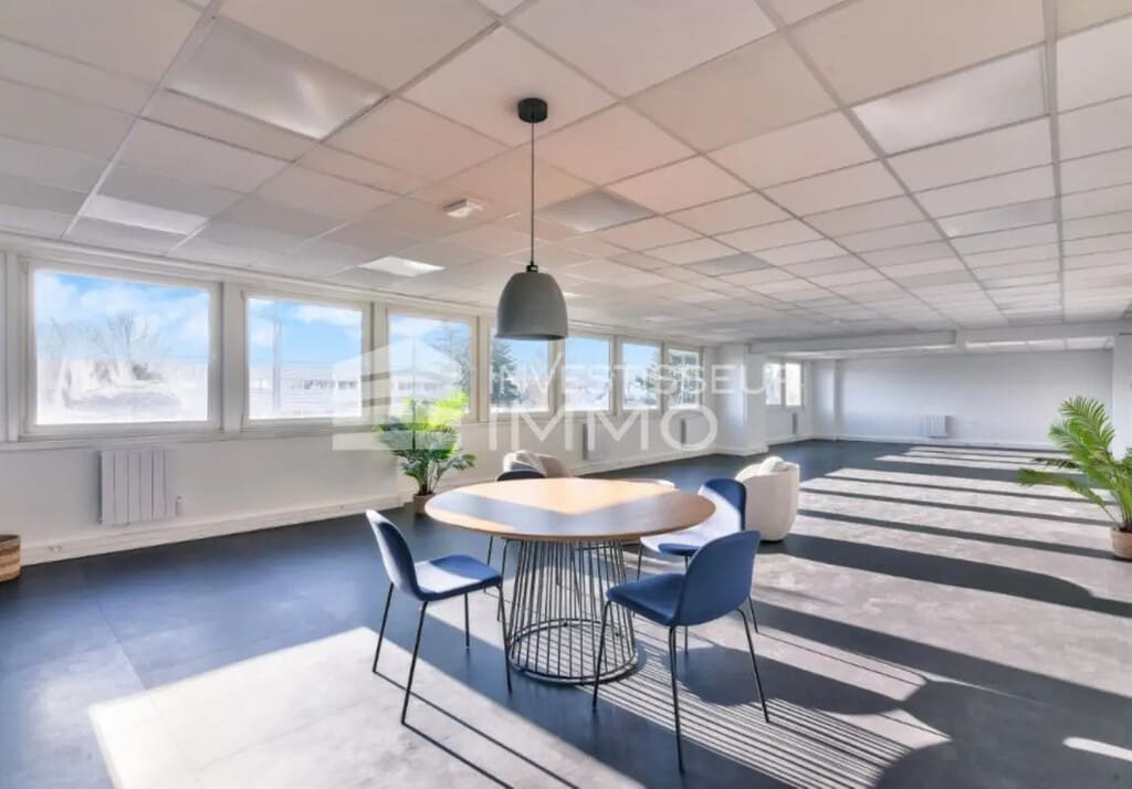 Location Bureaux 322 m² - Photo 1