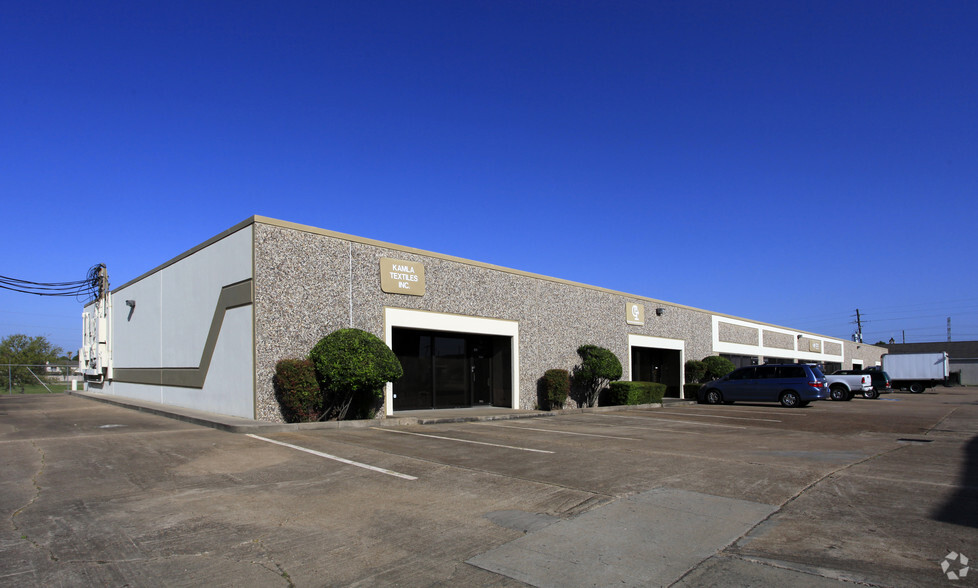 1306 Fm-1092, Missouri City, TX for rent - Primary Photo - Image 1 of 4