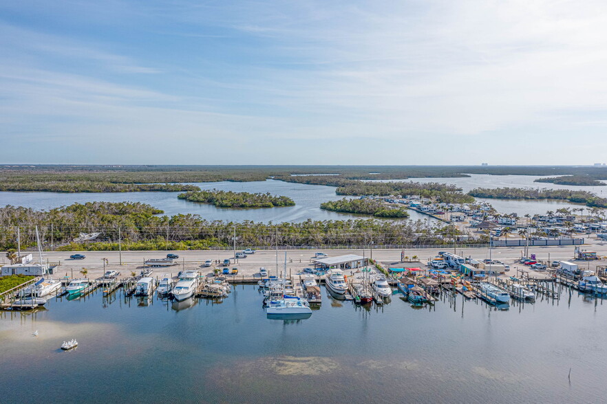 18400 San Carlos Blvd, Fort Myers, FL for sale - Building Photo - Image 3 of 29