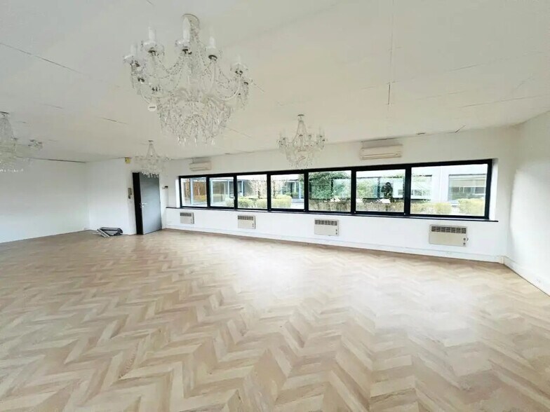 Rue Des Poiriers, Plaisir to rent - Interior Photo - Image 3 of 13