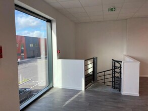 8 Avenue Du Vert Galant, Saint-Ouen-l'Aumône to rent Interior Photo- Image 2 of 4