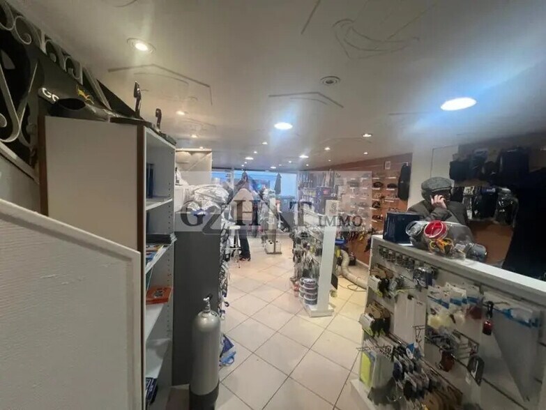 Retail in Charenton-le-Pont to rent - Interior Photo - Image 1 of 3